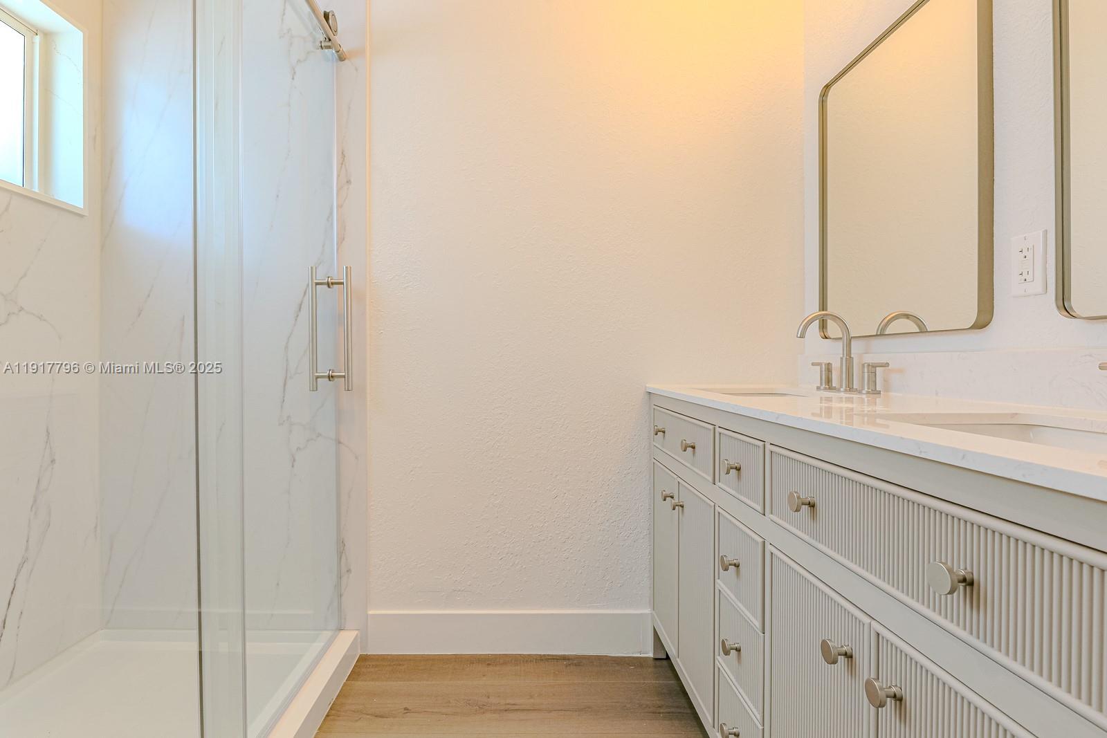 HOLLYWOOD GARDENS - Residential Lease