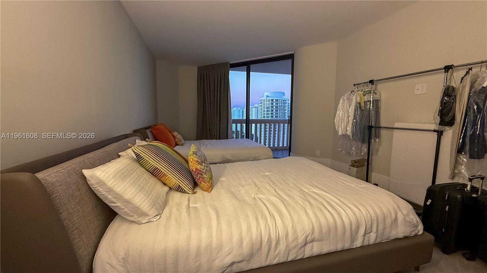 2000 ISL BLVD WILLIAMS IS - Residential