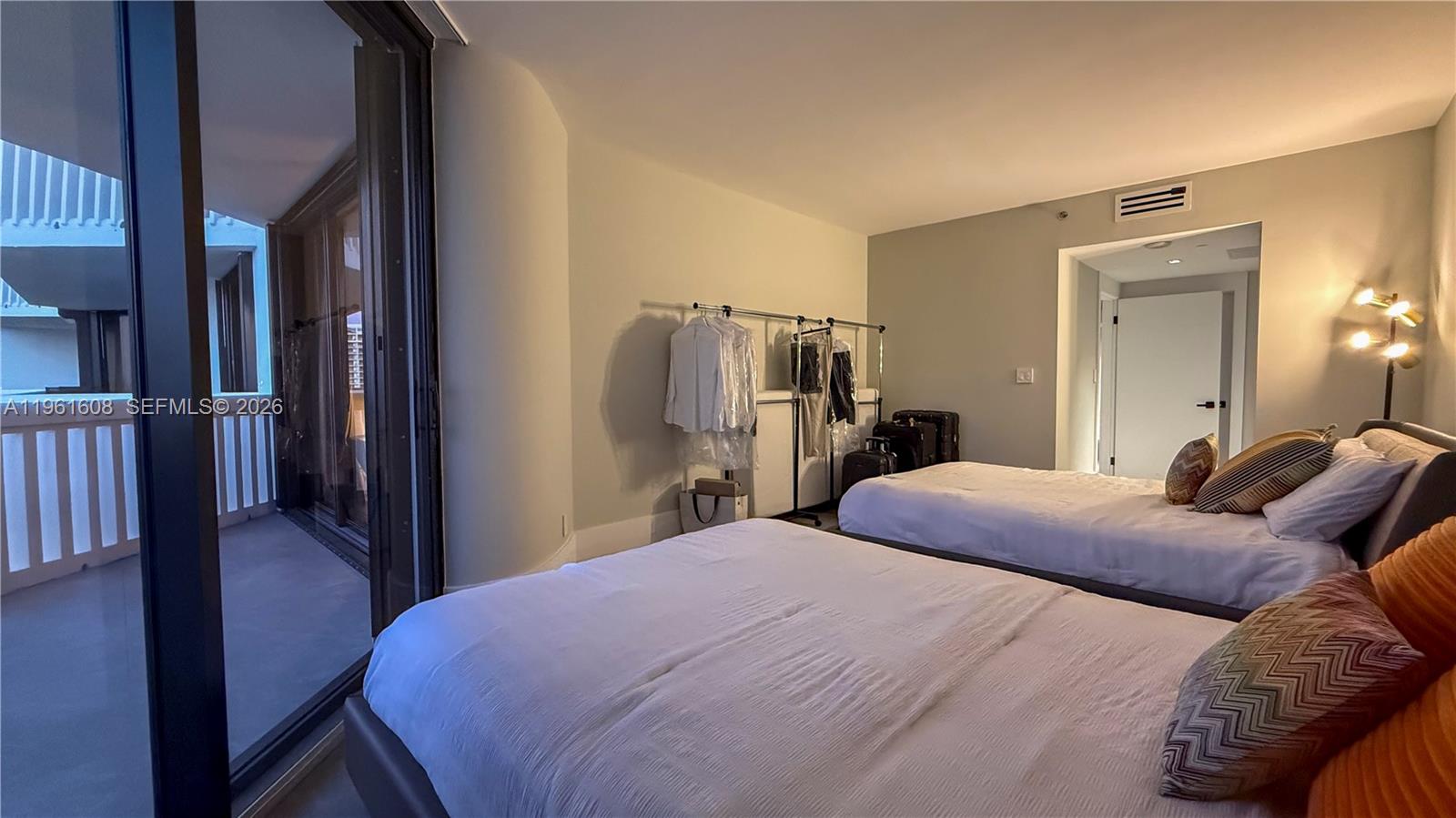 2000 ISL BLVD WILLIAMS IS - Residential