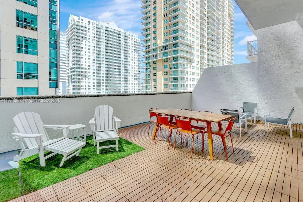 Property for Sale at 1200 Brickell Bay Dr 1404, Miami, Broward County, Florida - Bedrooms: 2 
Bathrooms: 1  - $675,000