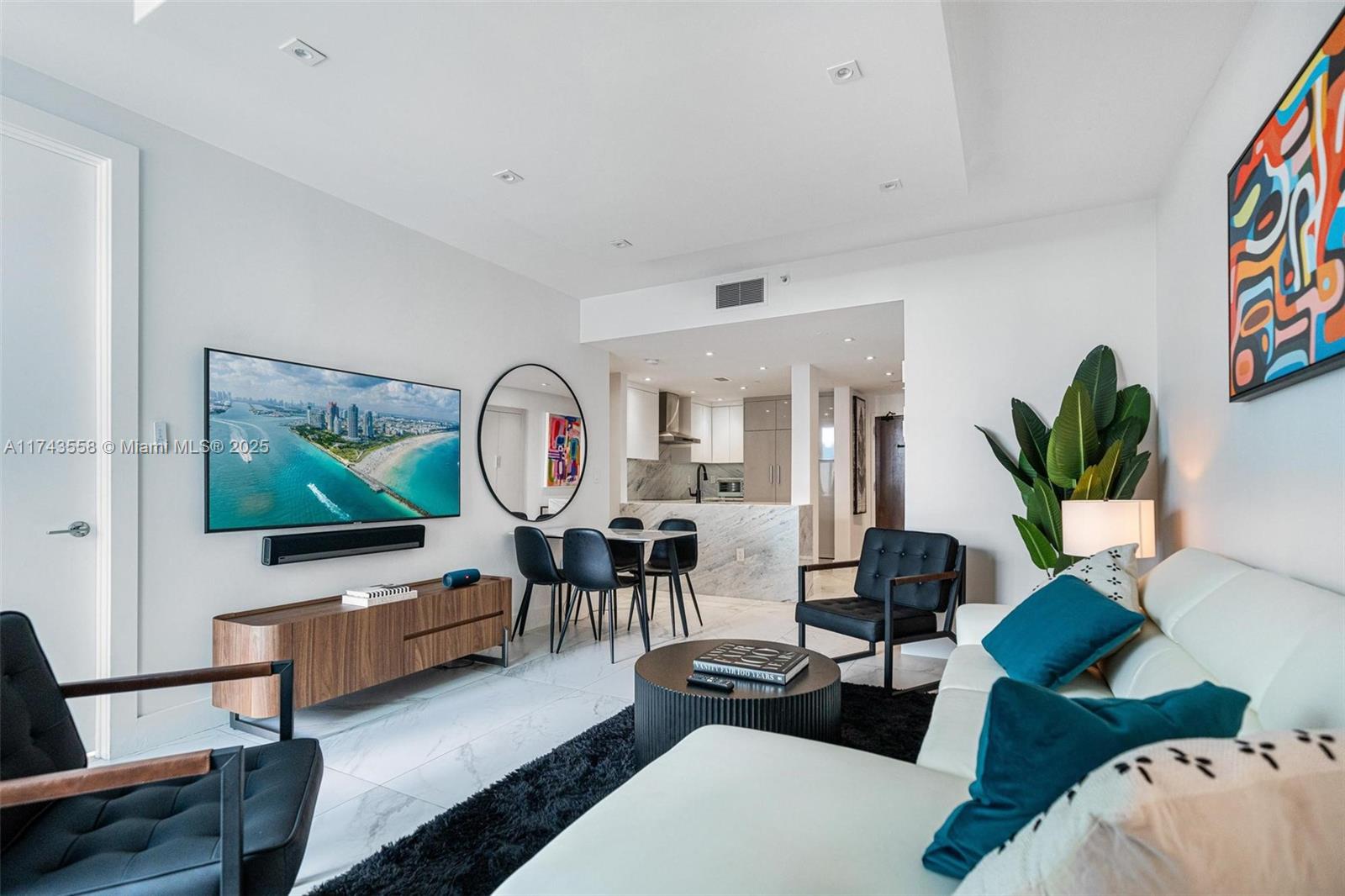 225 Collins Ave 6J