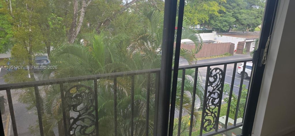 Photo of 3680 Inverrary Dr #3M, Lauderhill, FL 33319 (MLS # A11951707)