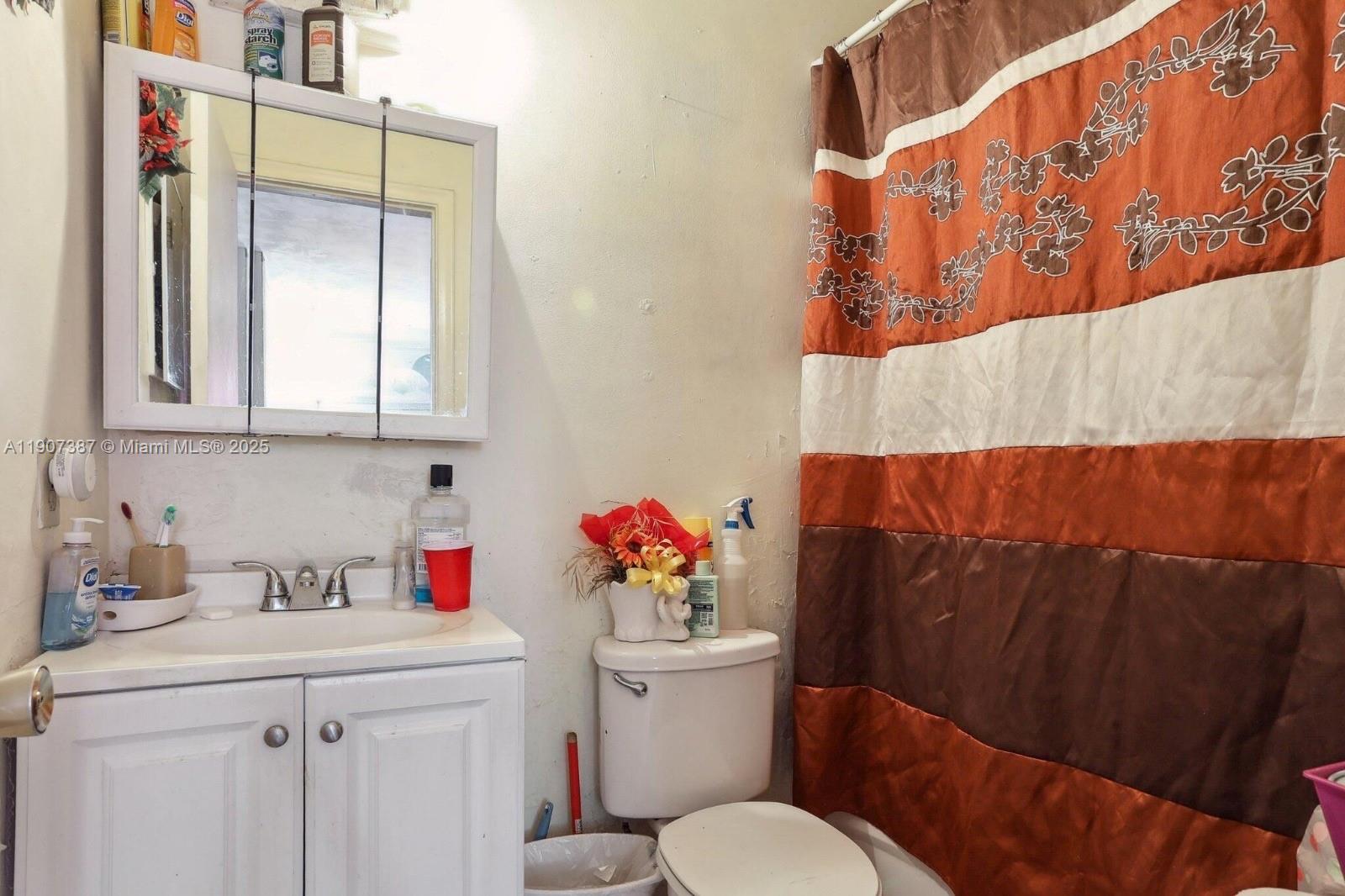 CYPRESS PLAZA ANNEX - Residential Income