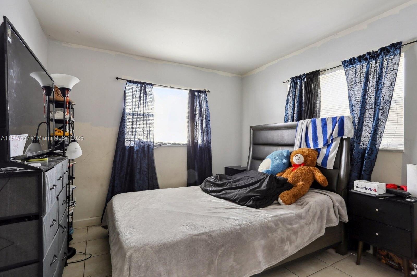 CYPRESS PLAZA ANNEX - Residential Income