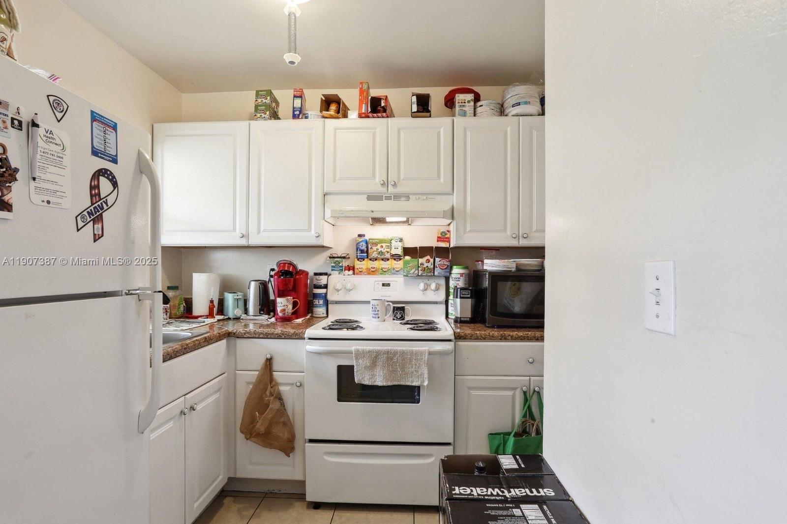 CYPRESS PLAZA ANNEX - Residential Income