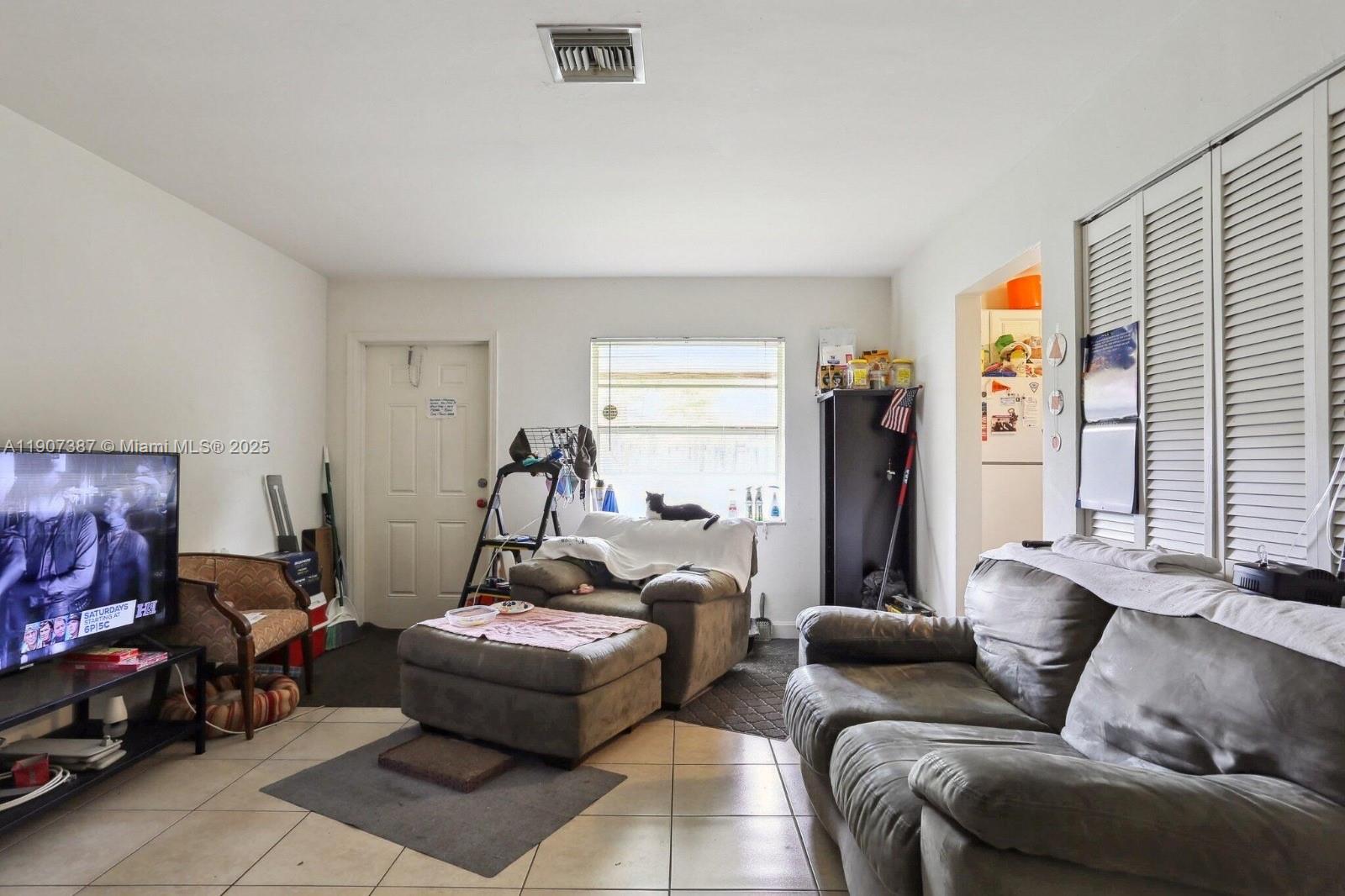 CYPRESS PLAZA ANNEX - Residential Income