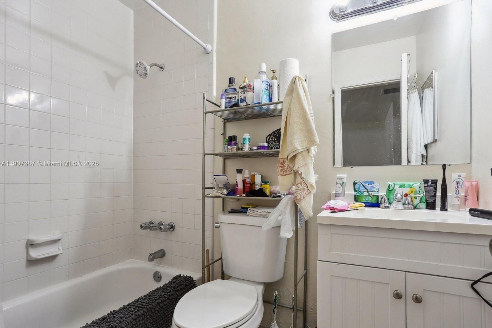 CYPRESS PLAZA ANNEX - Residential Income