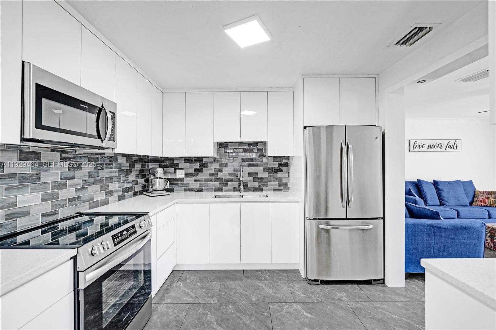 CRESTHAVEN NO 8 - Residential