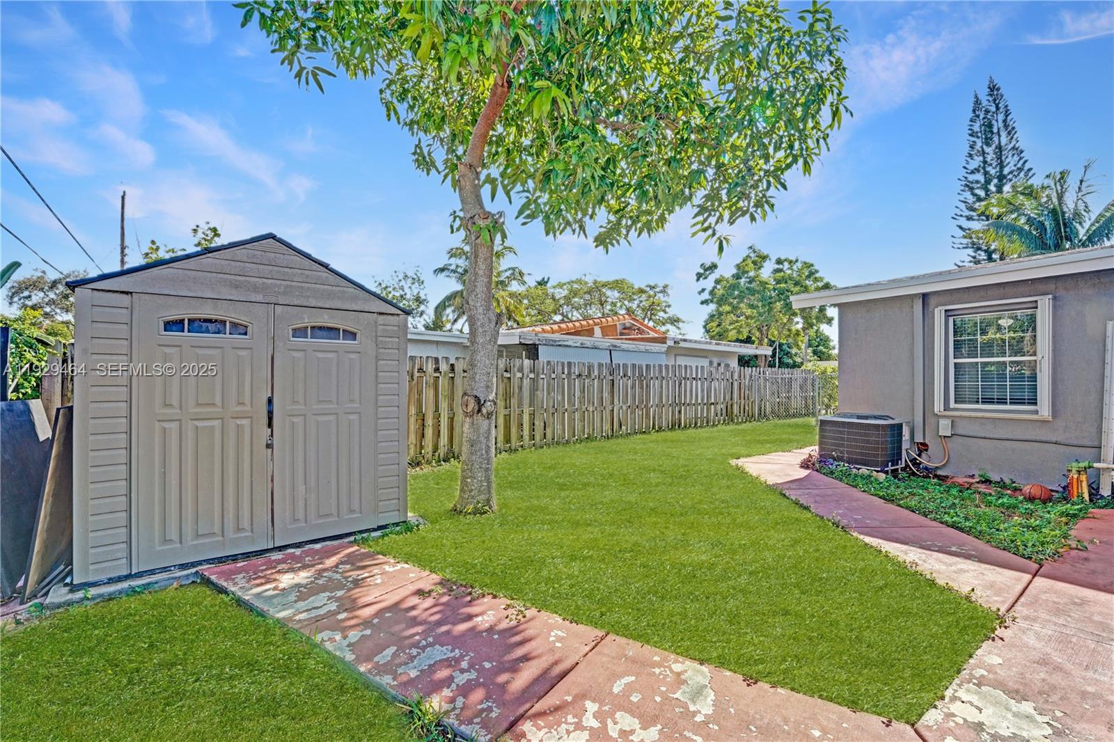 CRESTHAVEN NO 8 - Residential