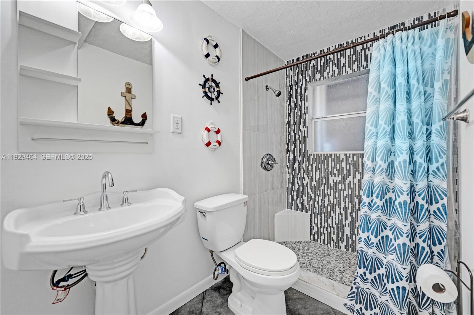 CRESTHAVEN NO 8 - Residential