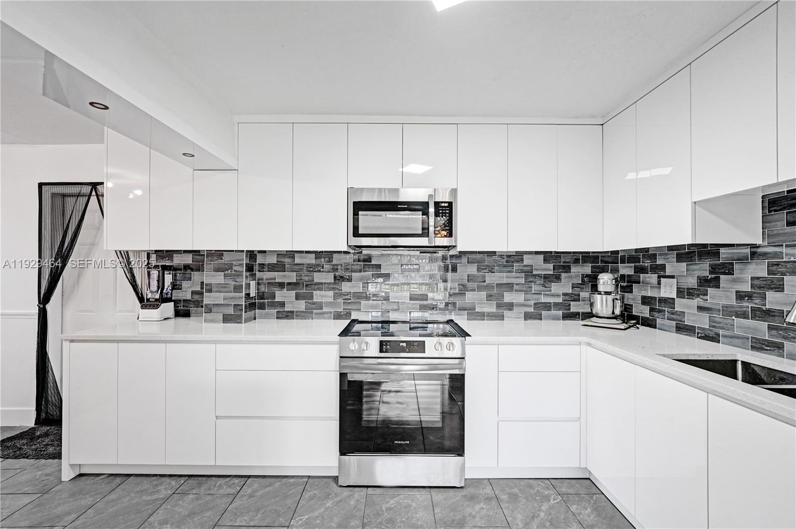 CRESTHAVEN NO 8 - Residential