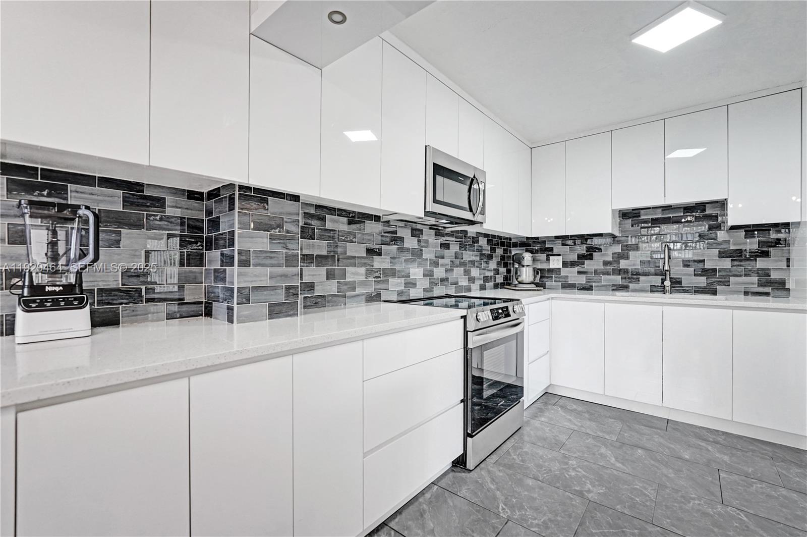 CRESTHAVEN NO 8 - Residential