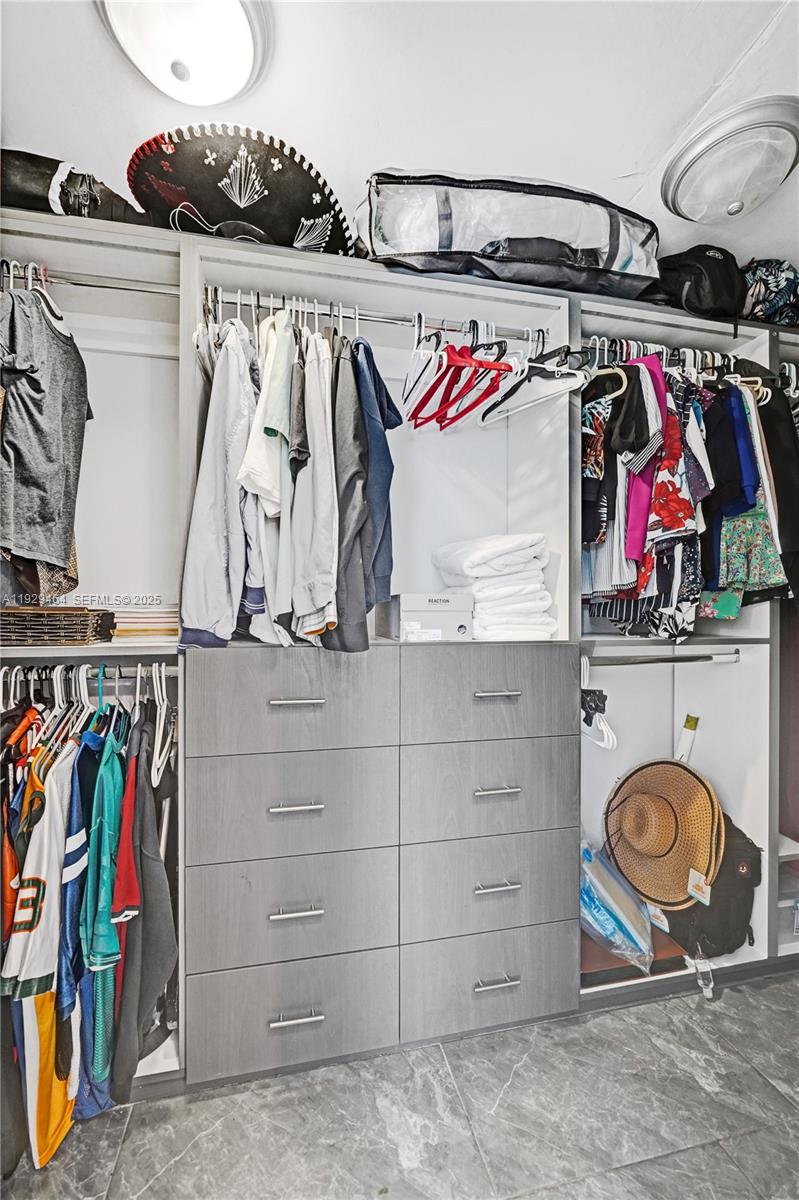 CRESTHAVEN NO 8 - Residential