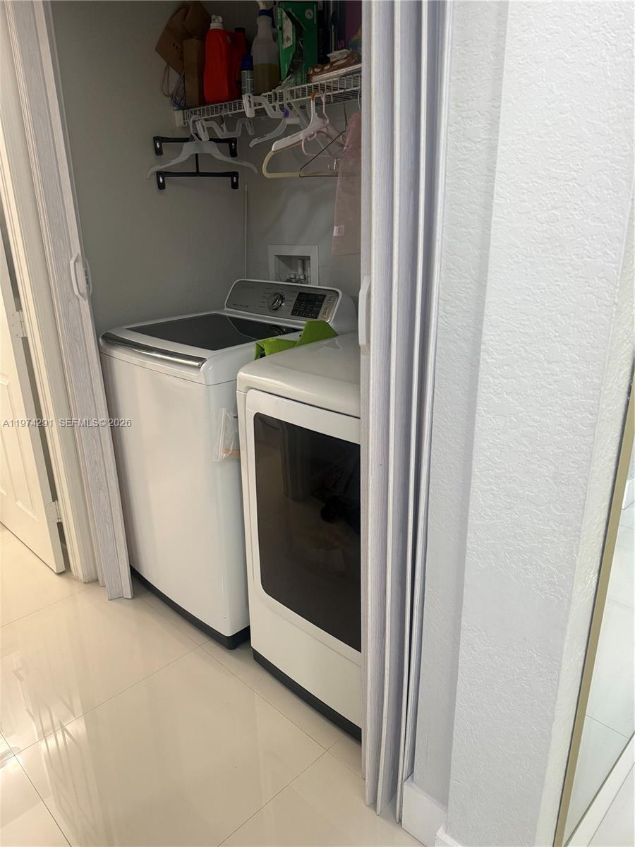 FLORIDIAN ISLES - Residential