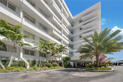 Photo of 199 Ocean Lane Dr #113, Key Biscayne, FL 33149 (MLS # A12018643)