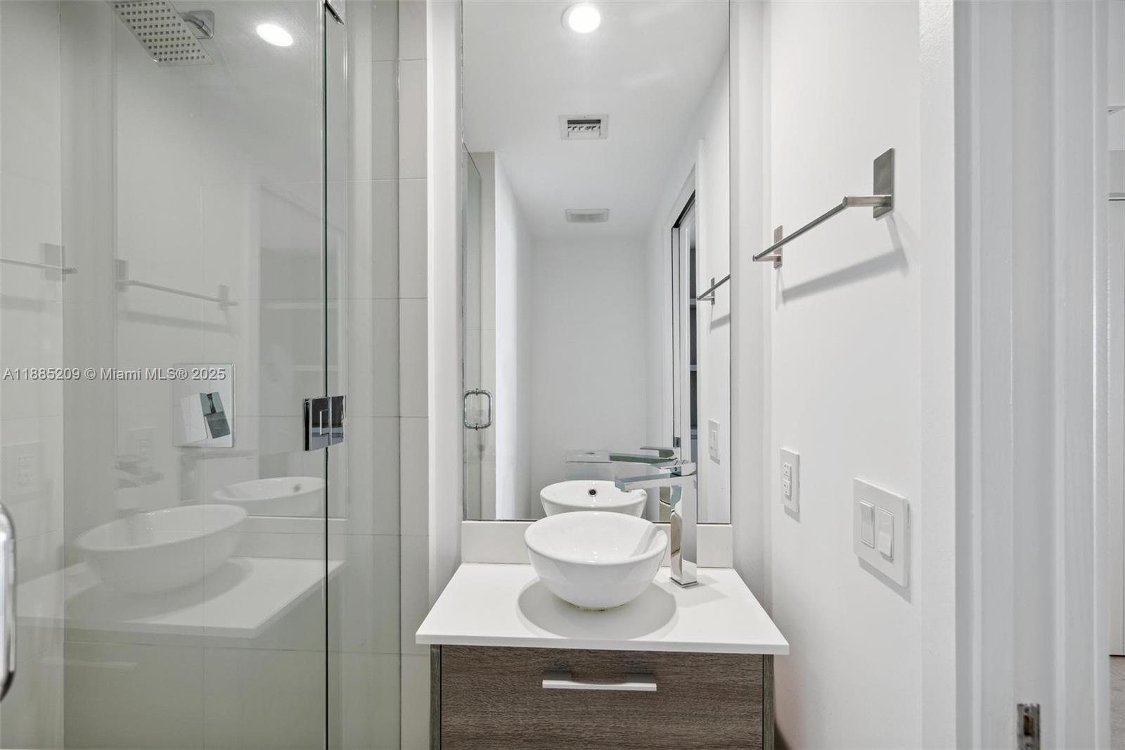 PARAISO BAY CONDO - Residential