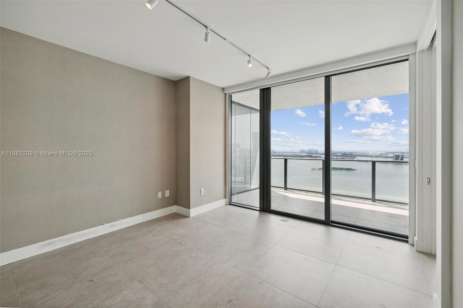 PARAISO BAY CONDO - Residential