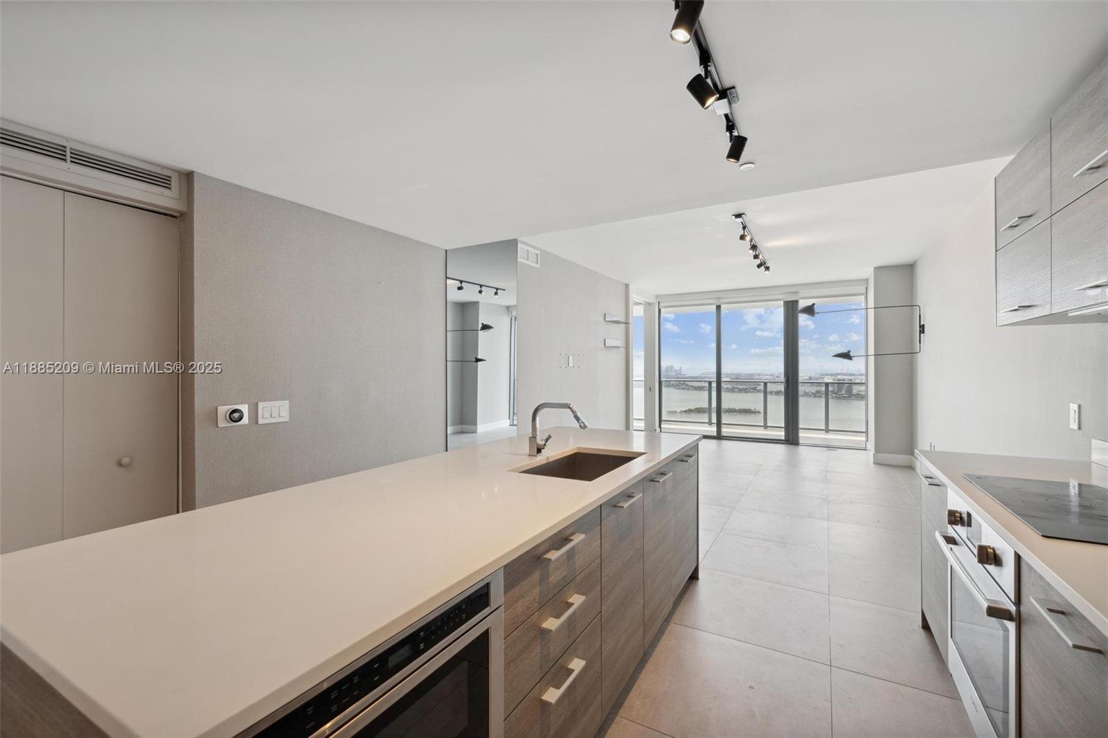 PARAISO BAY CONDO - Residential