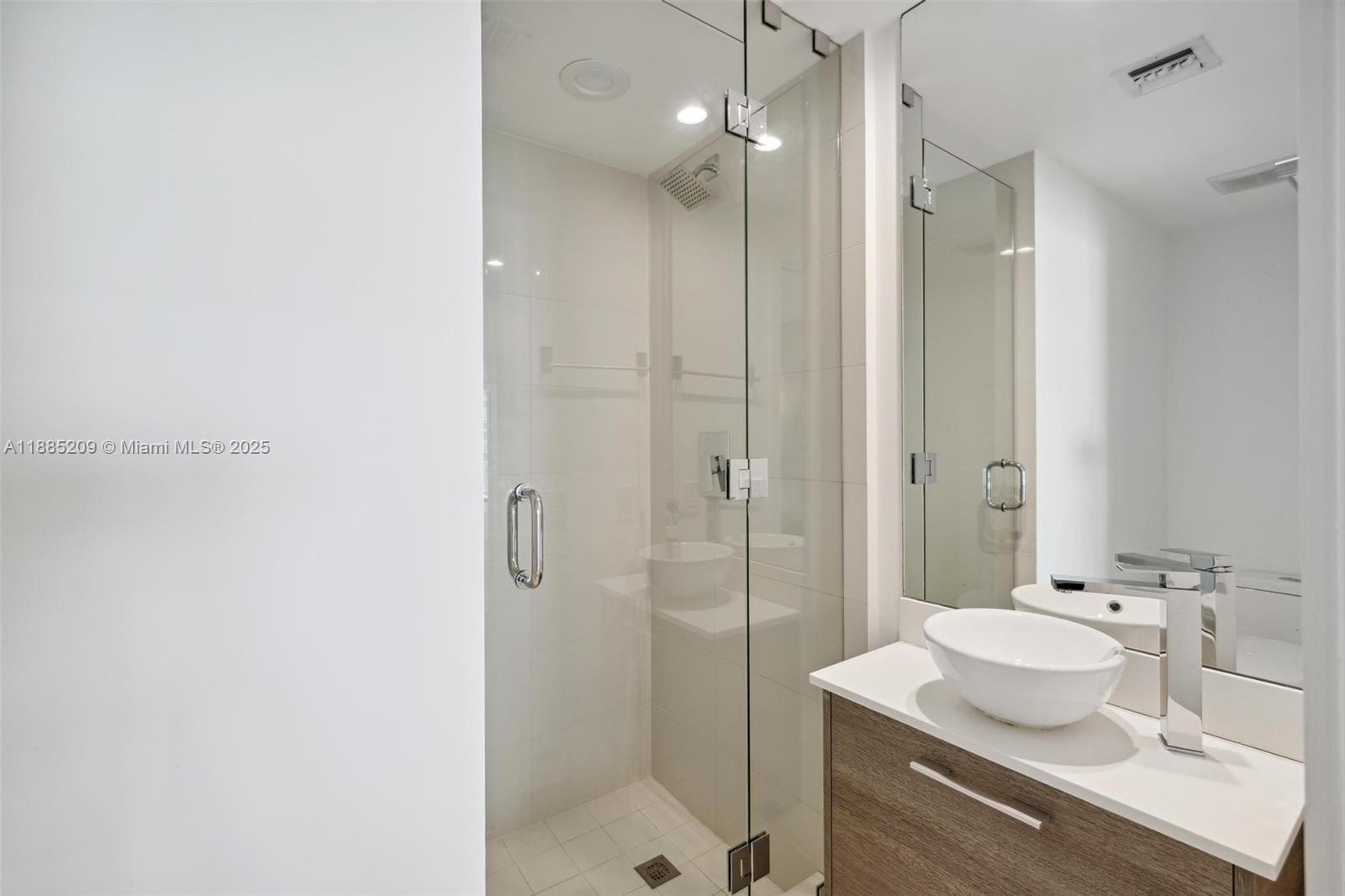 PARAISO BAY CONDO - Residential