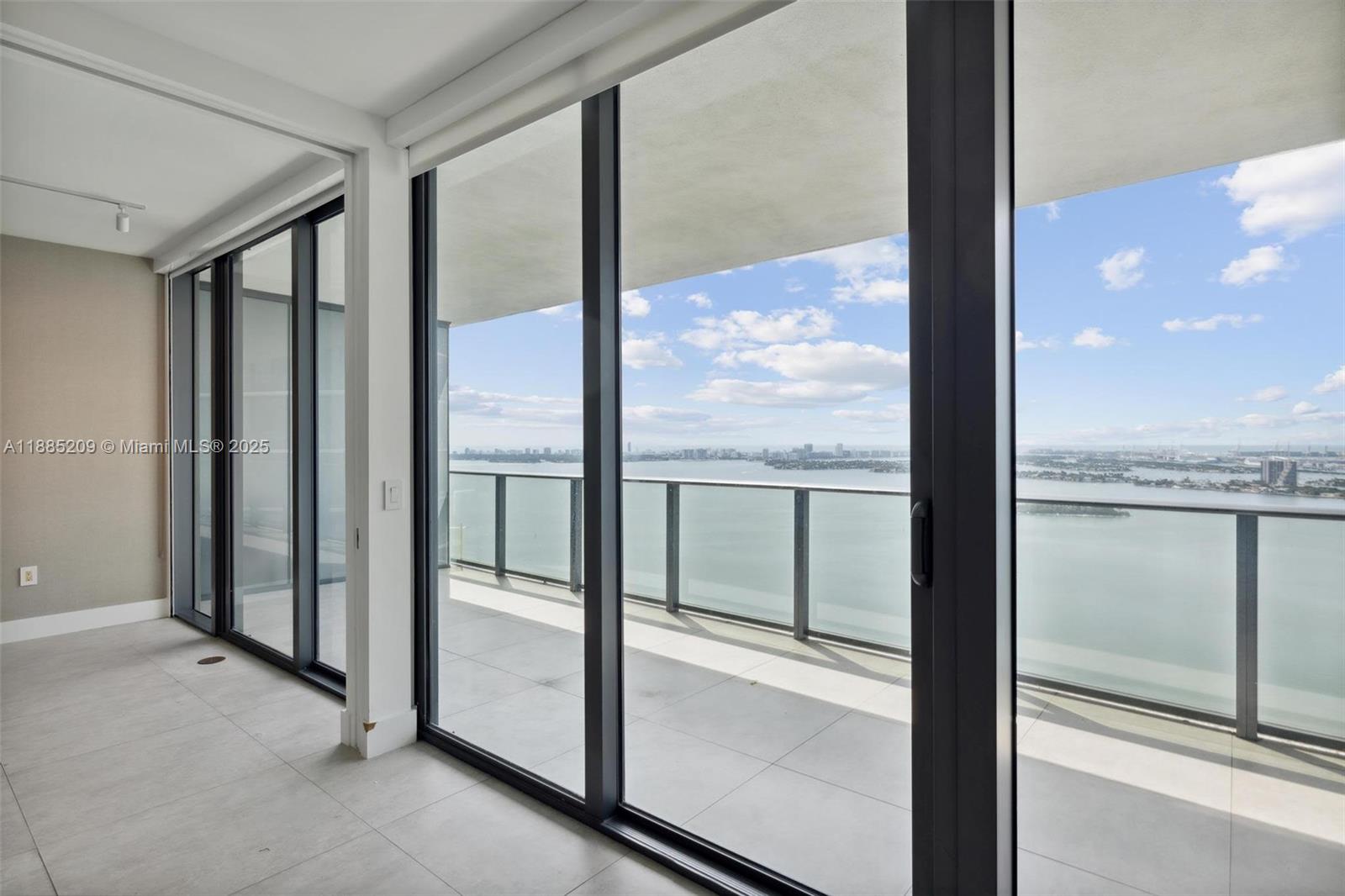 PARAISO BAY CONDO - Residential