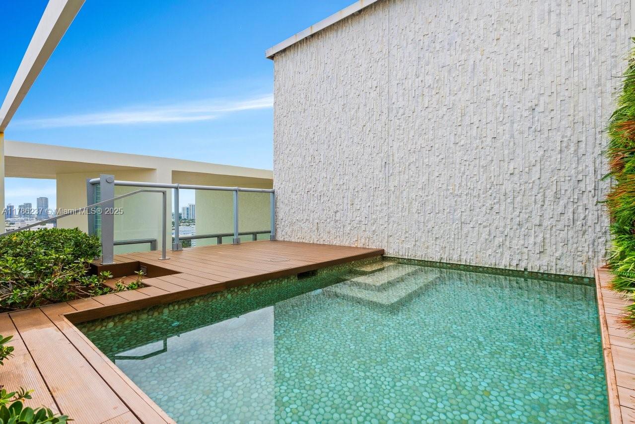 2201 COLLINS AVE CONDO - Residential