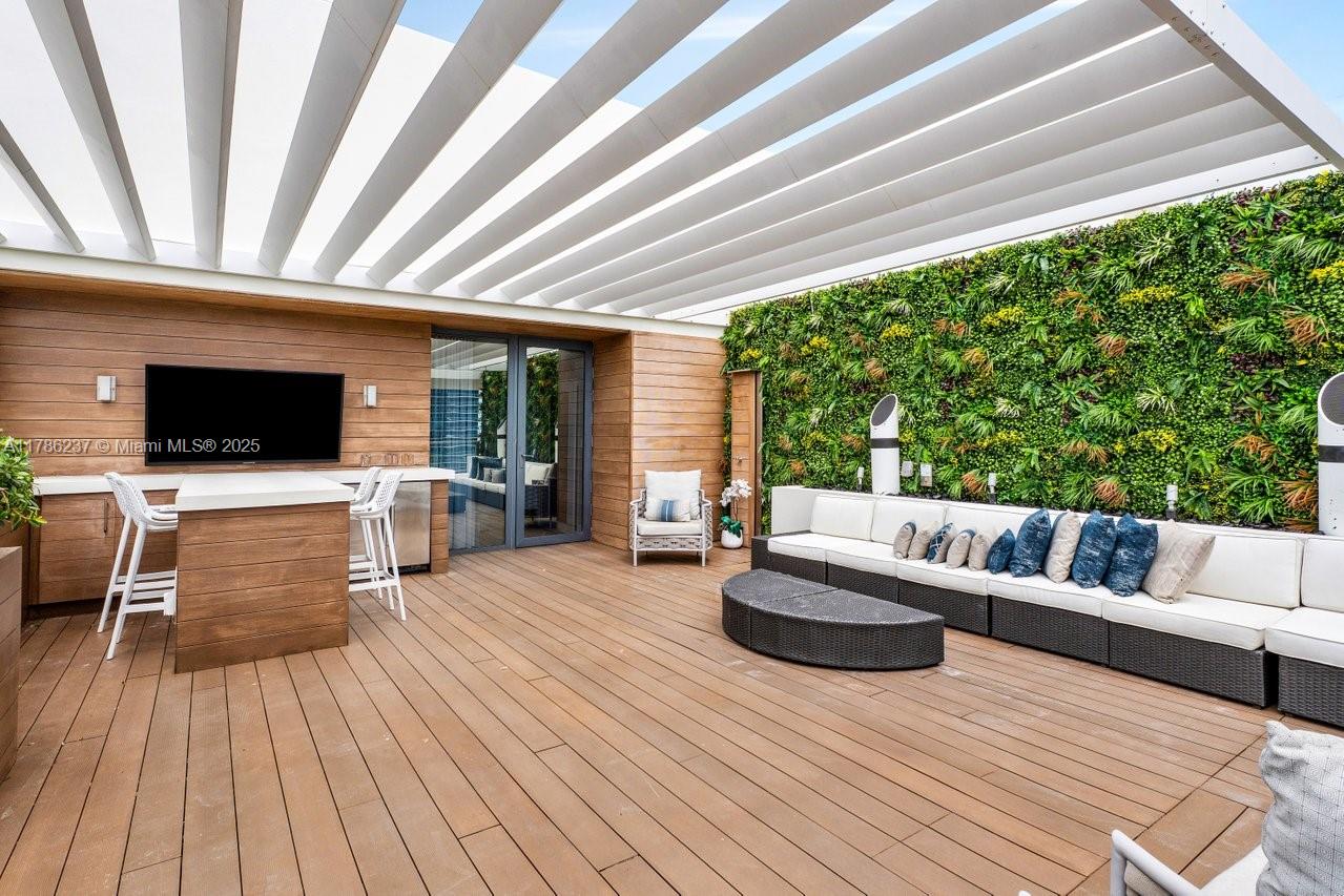 2201 COLLINS AVE CONDO - Residential
