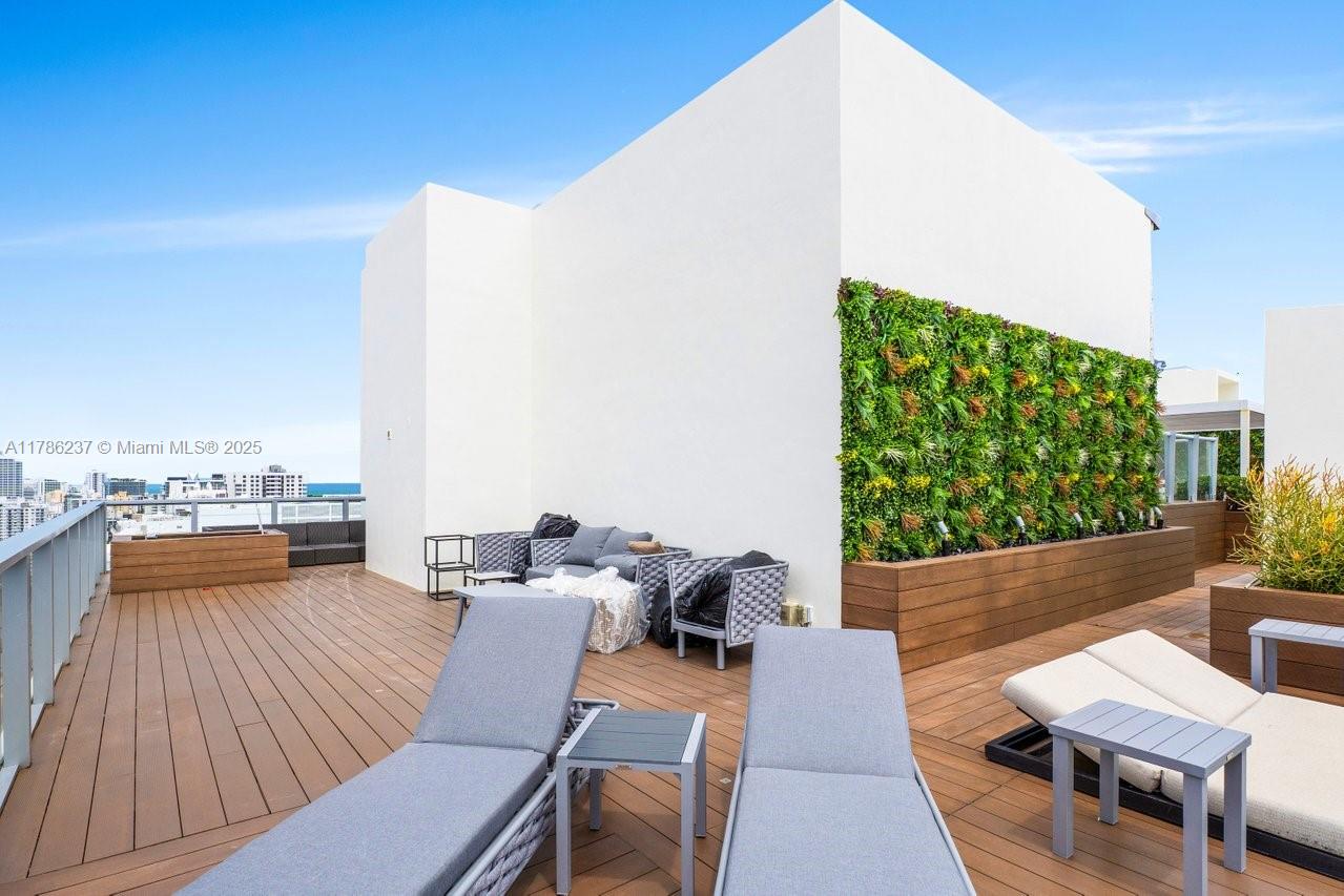 2201 COLLINS AVE CONDO - Residential