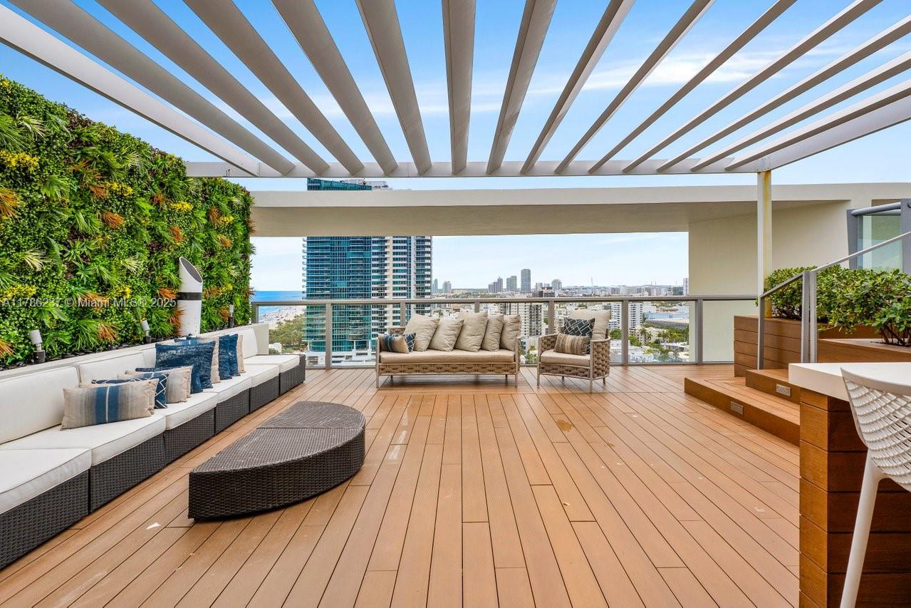 2201 COLLINS AVE CONDO - Residential