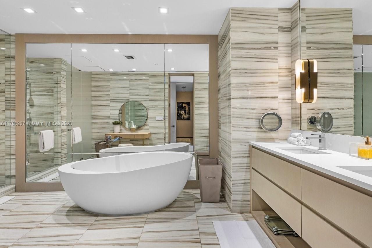 2201 COLLINS AVE CONDO - Residential