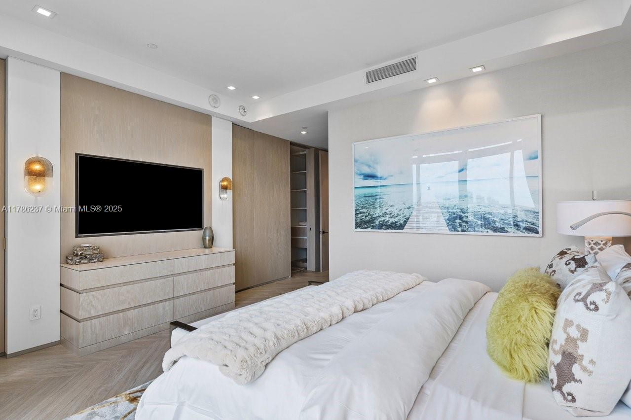 2201 COLLINS AVE CONDO - Residential