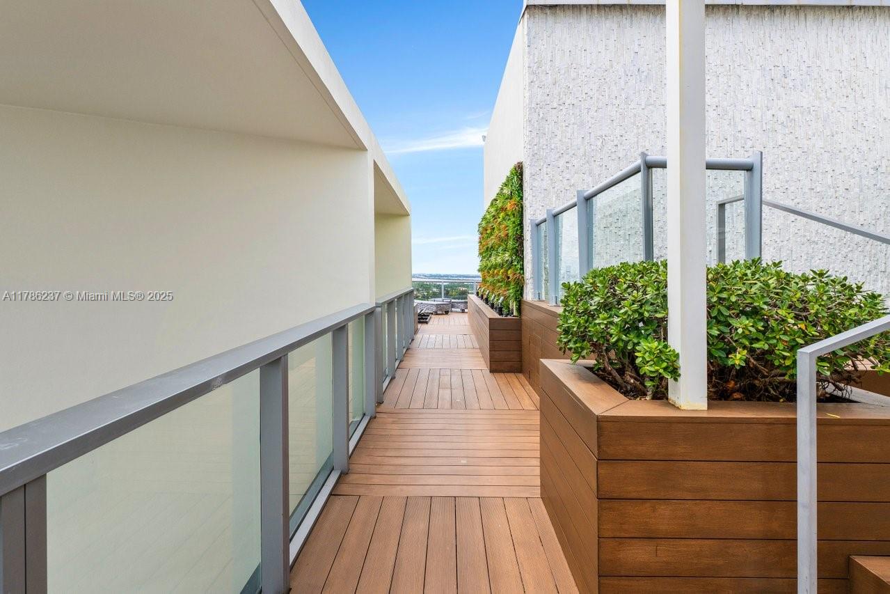 2201 COLLINS AVE CONDO - Residential