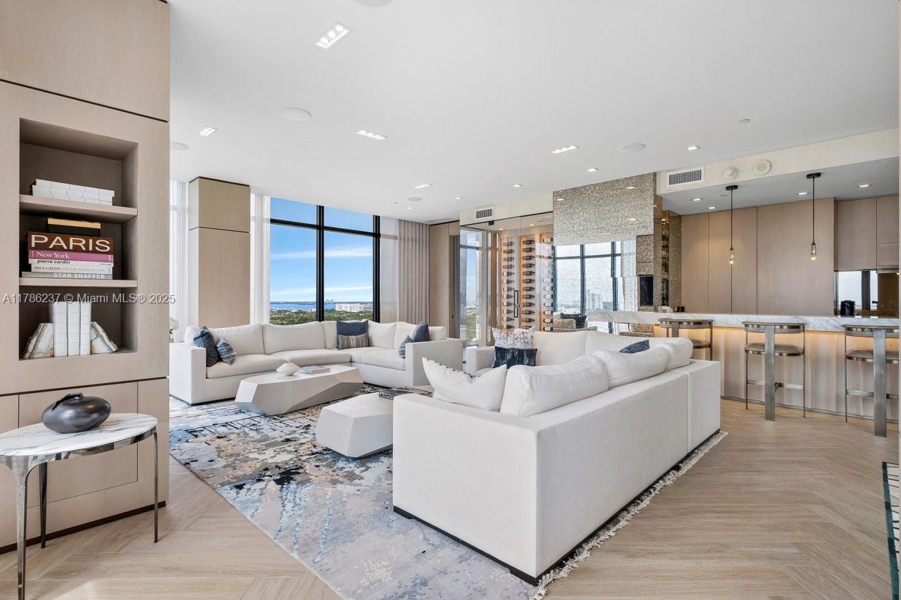 2201 COLLINS AVE CONDO - Residential