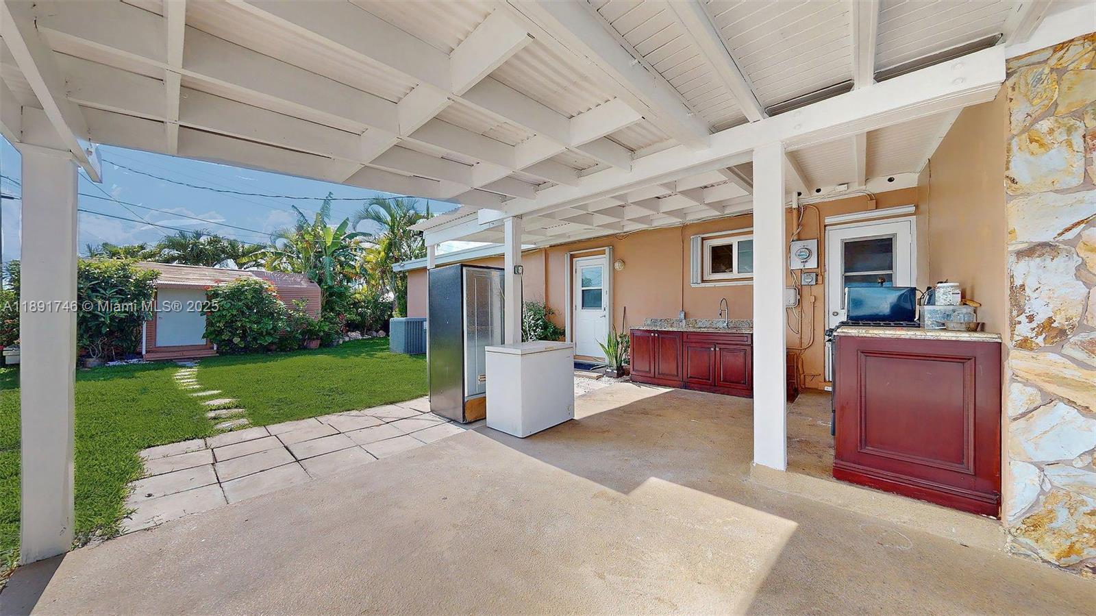 WESTWOOD LAKE 5TH ADDN - Residential