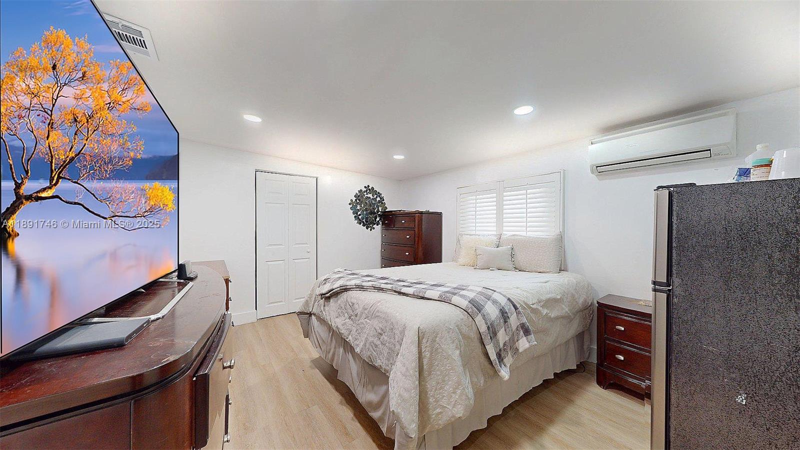 WESTWOOD LAKE 5TH ADDN - Residential