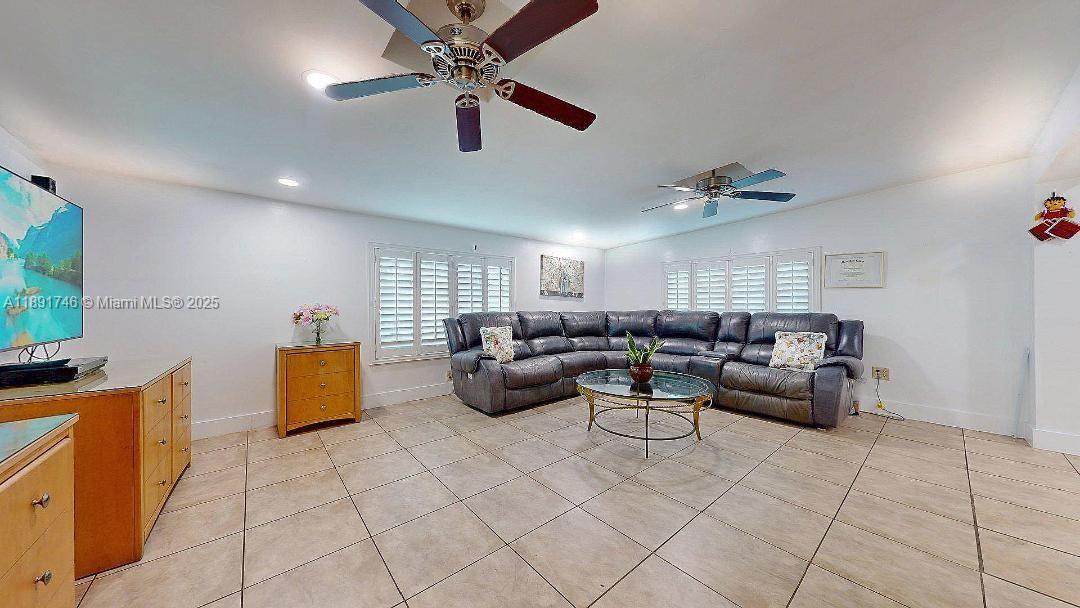 WESTWOOD LAKE 5TH ADDN - Residential