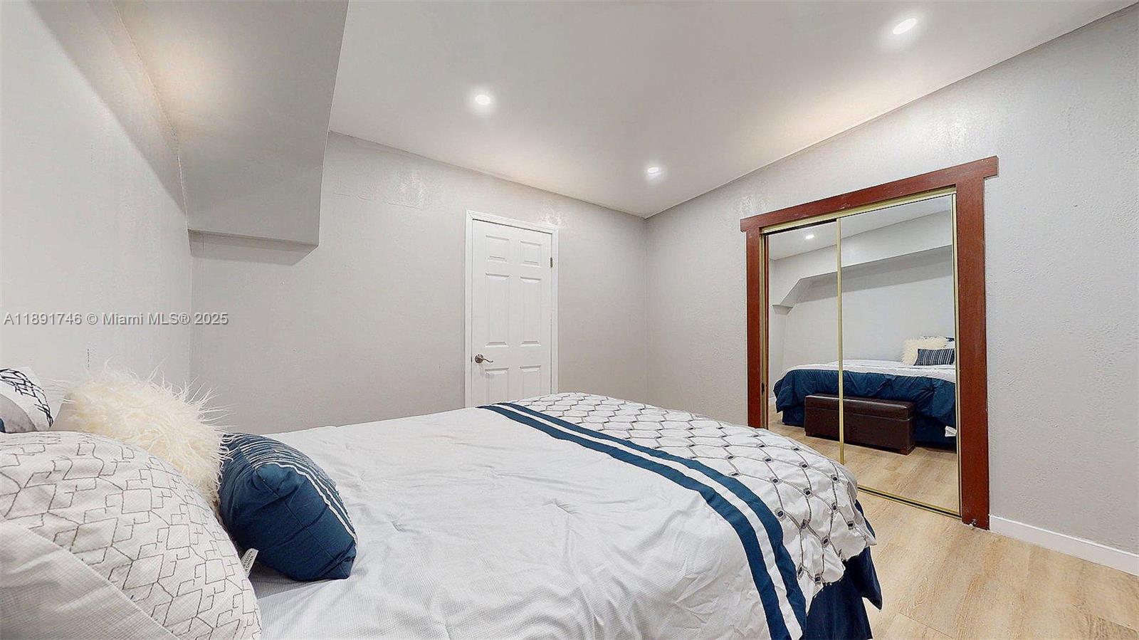 WESTWOOD LAKE 5TH ADDN - Residential