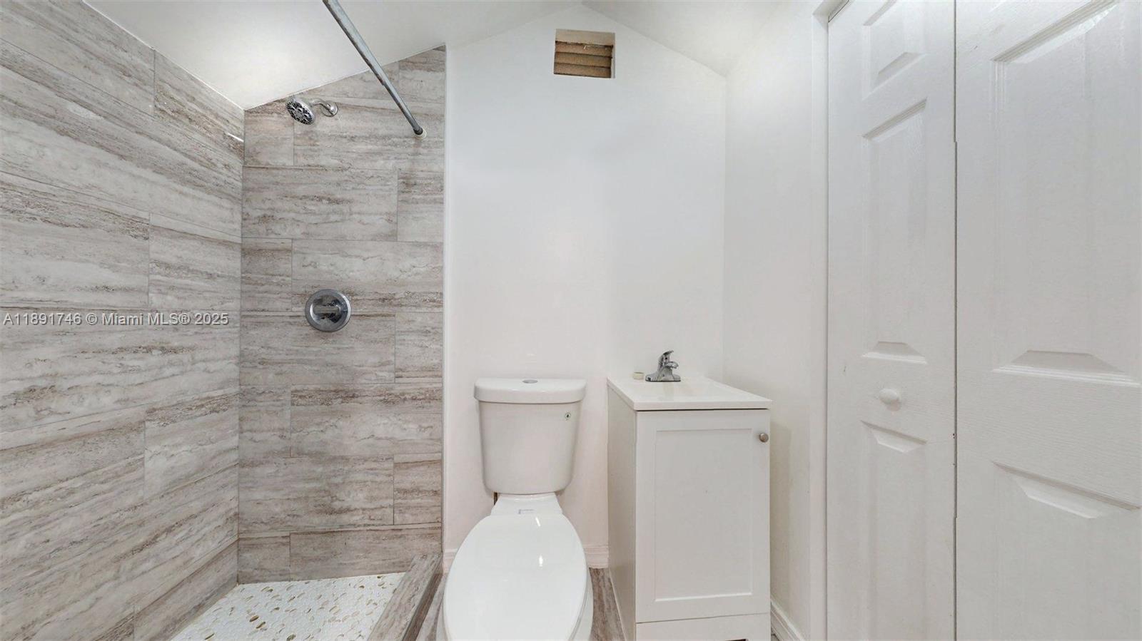 WESTWOOD LAKE 5TH ADDN - Residential