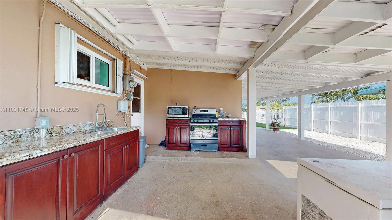 WESTWOOD LAKE 5TH ADDN - Residential