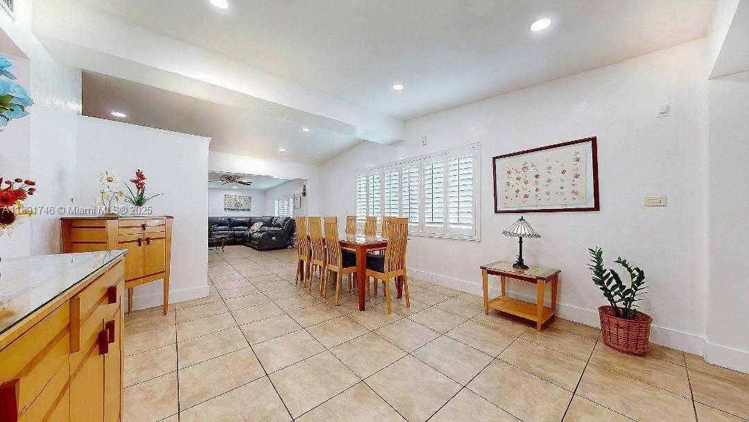 WESTWOOD LAKE 5TH ADDN - Residential