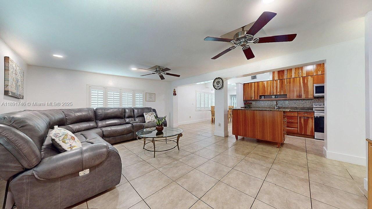 WESTWOOD LAKE 5TH ADDN - Residential