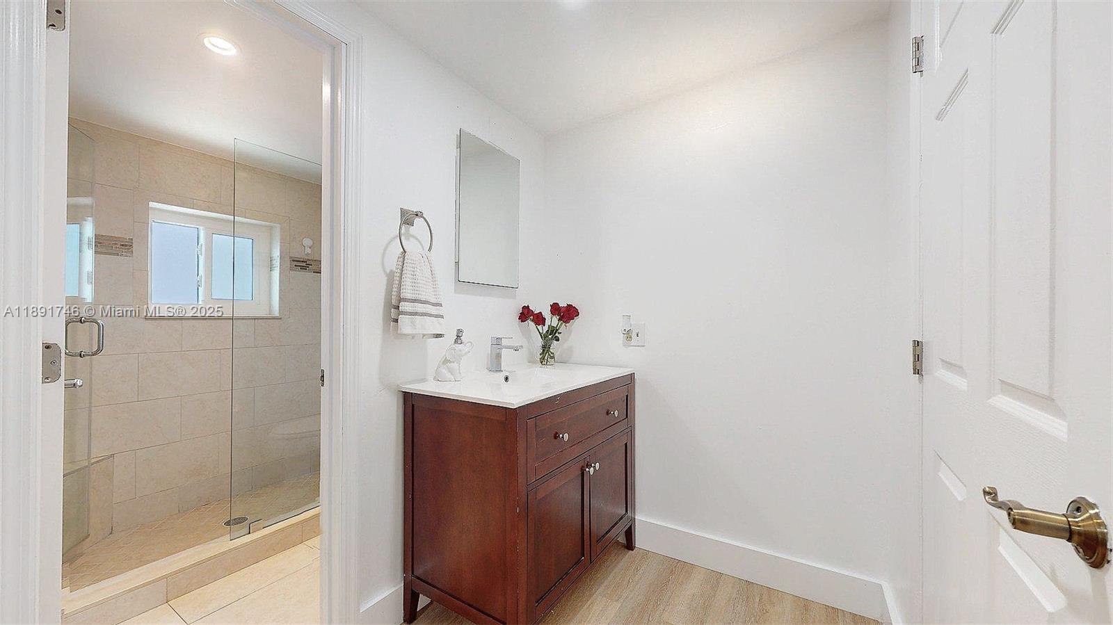 WESTWOOD LAKE 5TH ADDN - Residential