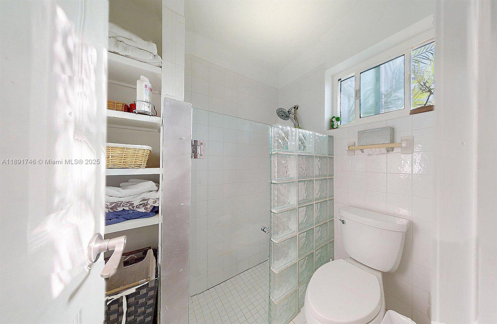 WESTWOOD LAKE 5TH ADDN - Residential