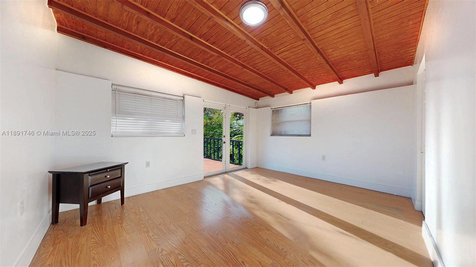 WESTWOOD LAKE 5TH ADDN - Residential