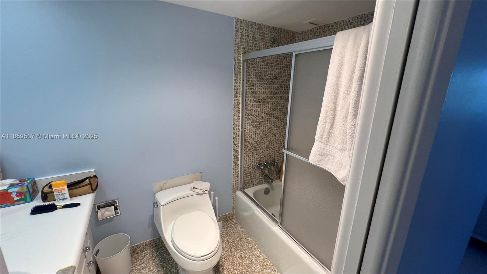 NO 20 PALM-AIRE COUNTRY C - Residential Lease