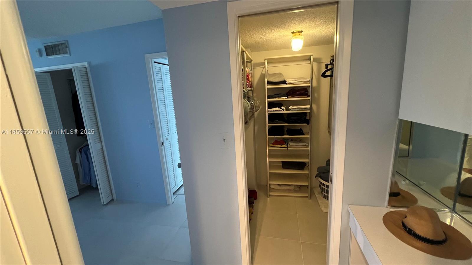 NO 20 PALM-AIRE COUNTRY C - Residential Lease