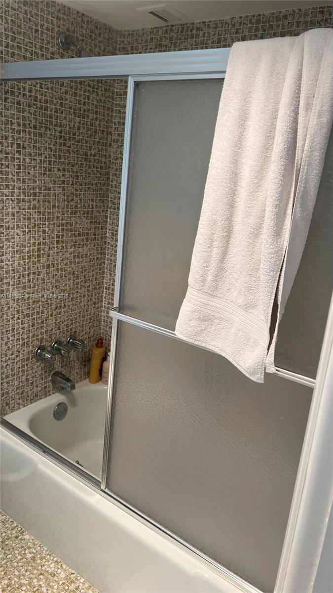 NO 20 PALM-AIRE COUNTRY C - Residential Lease