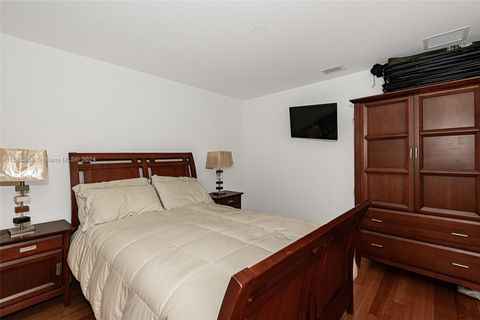 Condominium in Hallandale Beach FL 1850 Ocean Dr Dr 17.jpg