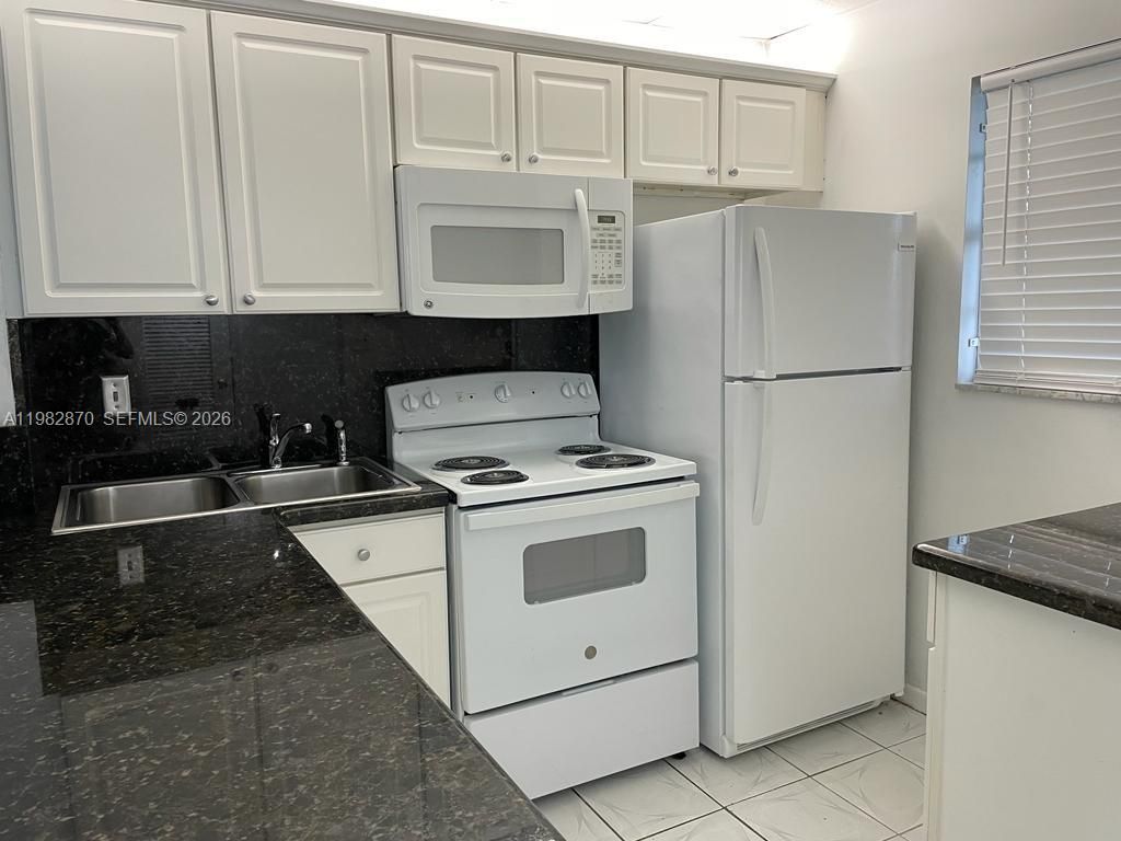 Photo of 220 SW 9th Ave #417, Hallandale Beach, FL 33009 (MLS # A11982870)
