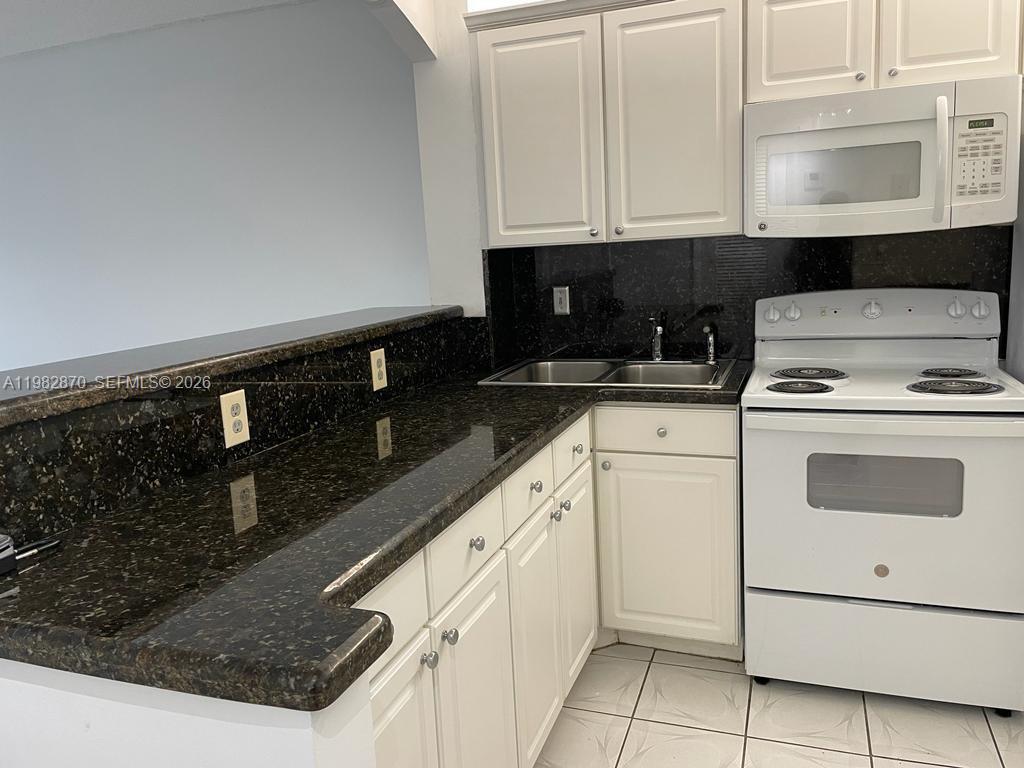 PARKSIDE TOWERS CONDO - Residential Lease