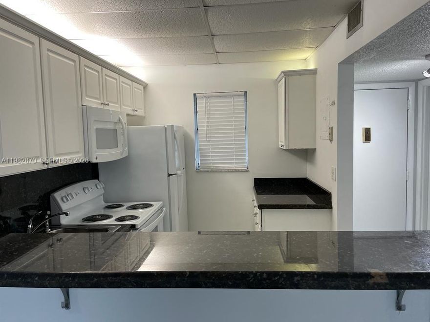 1 bedroom, 1.5 bathrooms, freshly painted and ready to move in. Easy access to I-95, walking distance to shopping, restaurants, and Hallandale Beach Blvd